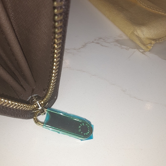 ♥️Designer Brown Wallet♥️ - Picture 4 of 6